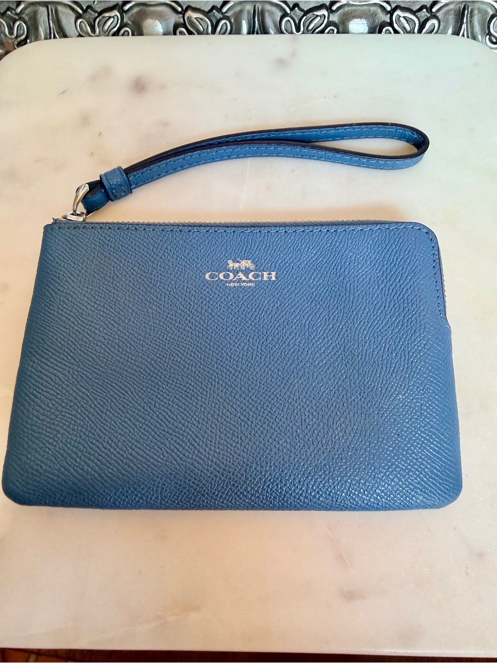 Coach Light Blue Crossgrain Leather Corner Zip Wristlet Silver Horse & Carriage - Picture 3 of 12